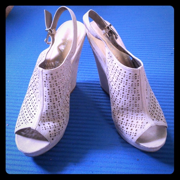 Elagant Wedges - Picture 1 of 4